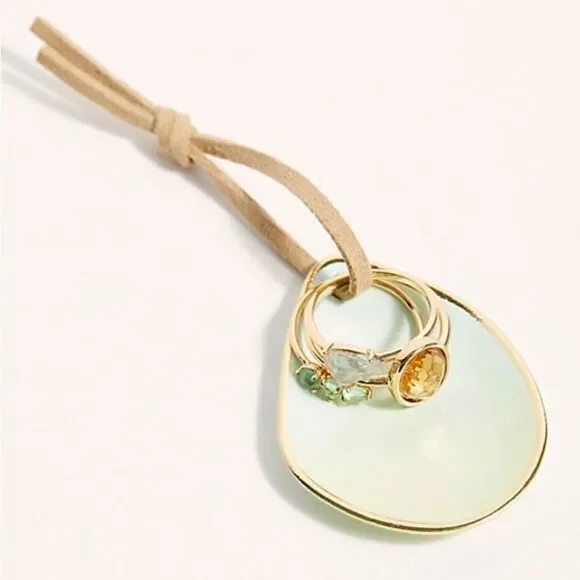 Free People Love Story Stone Rings Set of 3 w/ Display Dish NWT Size 6 7… - Picture 2 of 4